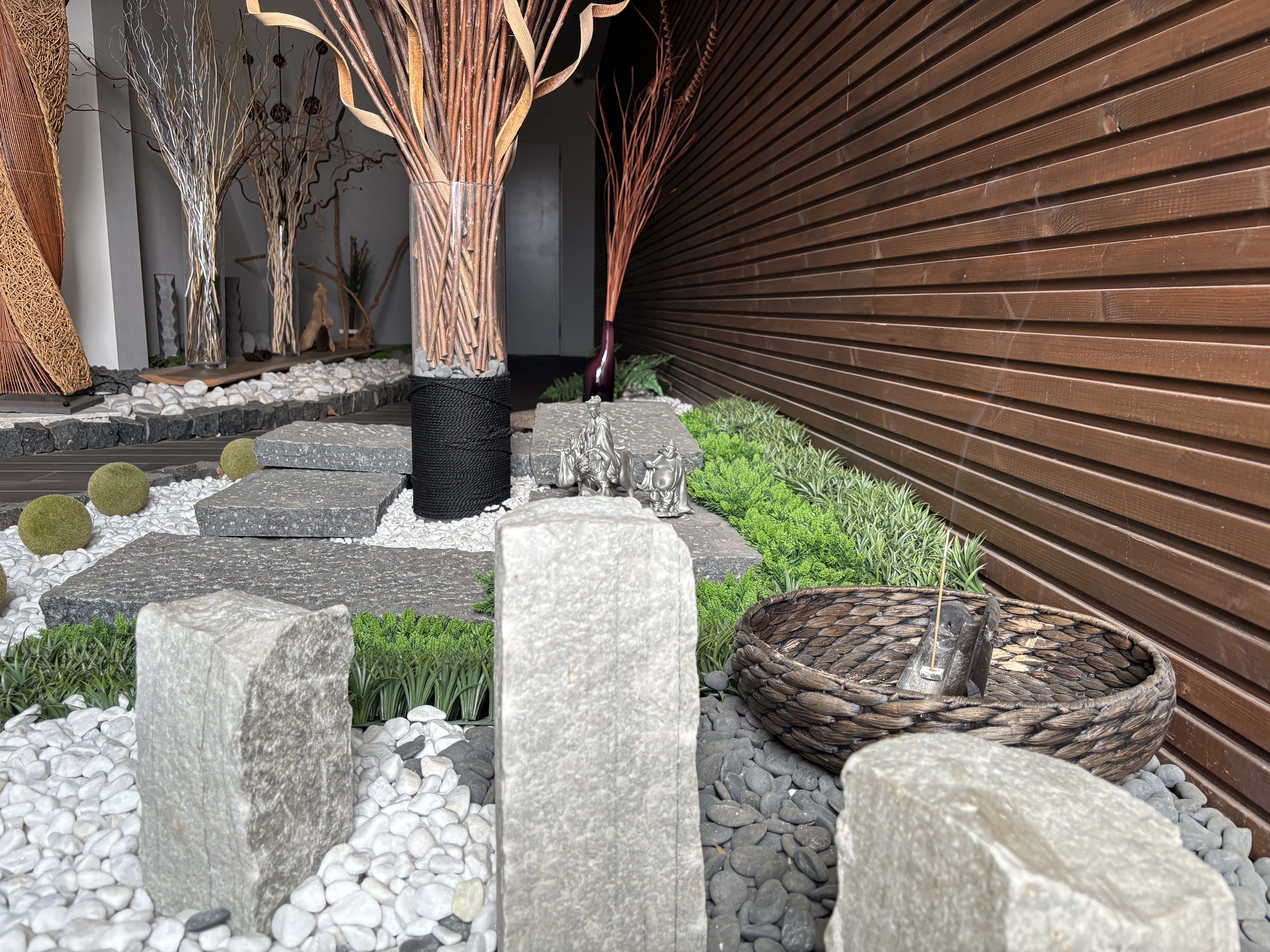 松井製靴工房の石庭